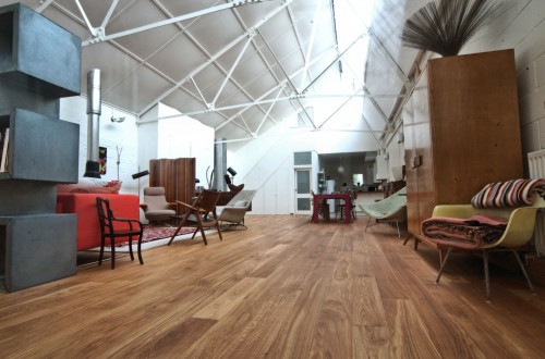 Lacquered solid natural oak flooring